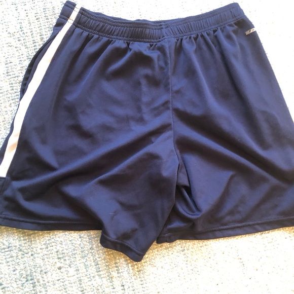 Men’s blue athletic shorts with pockets. Size large - Picture 1 of 2